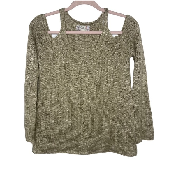 Pink Republic Sweaters - PINK REPUBLIC Tan Lightweight V-Neck Cold Shoulder Sweater M